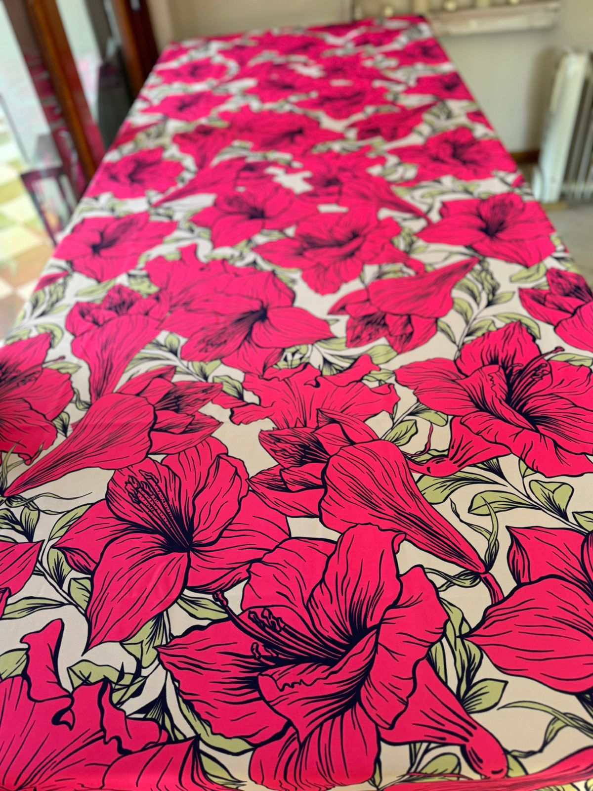 Hibiscus Cerise Round Material Tablecloth