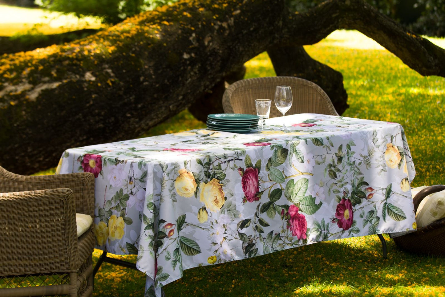 English Garden With Wild Roses Material Tablecloth