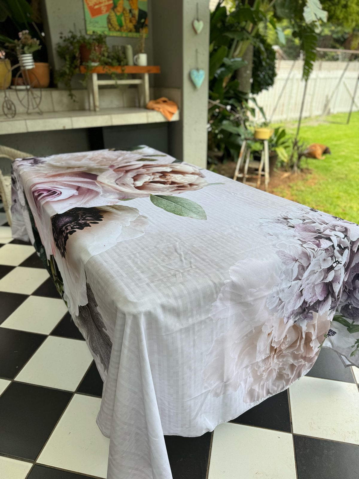 The Pop White Material Tablecloth